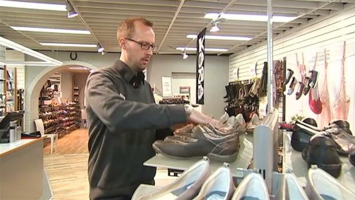 Skohandler efter kasernelukning: Nu sælger jeg færre sko | Syd- Sønderjylland | DR