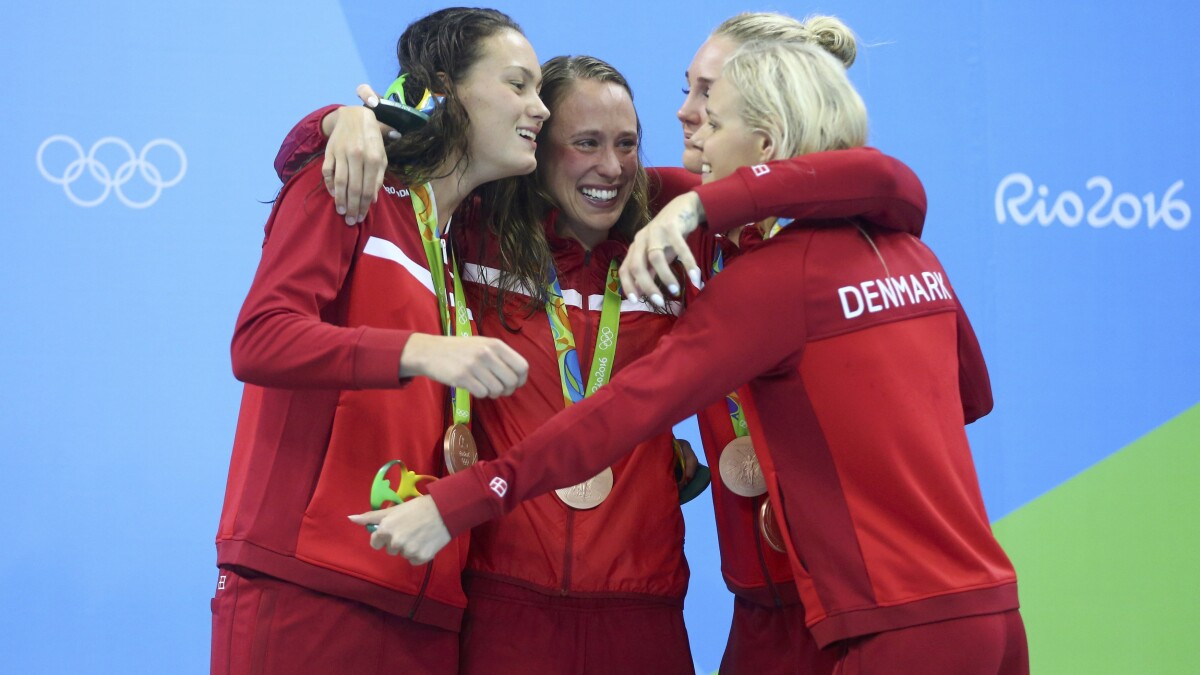 VIDEO Mie, Rikke, Jeanette guldfisken Pernille vinder bronze | Svømning |