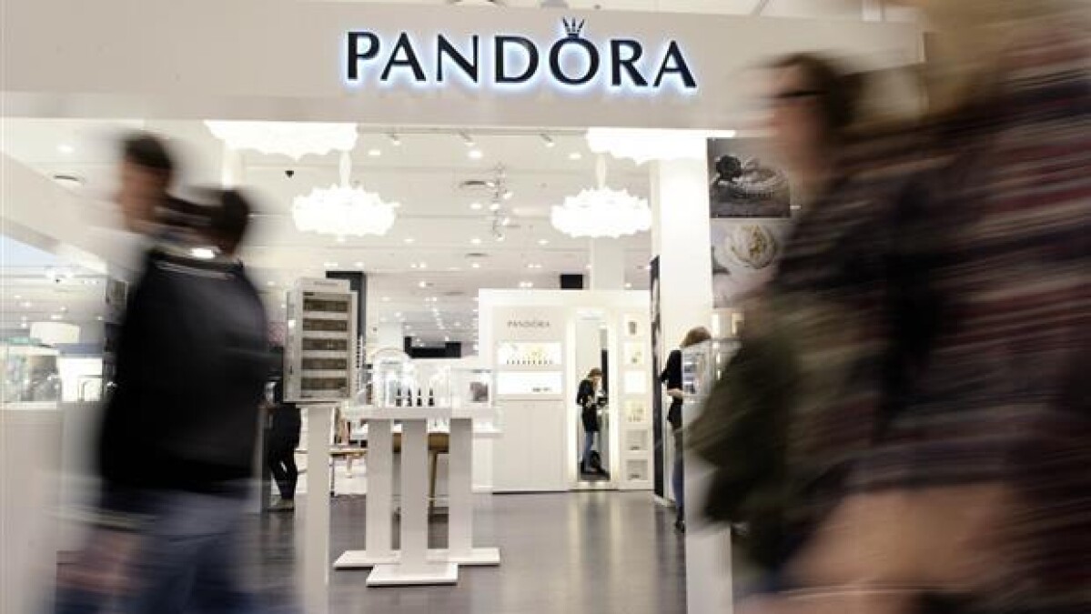 teenagere orientering Tekstforfatter Pandora fyrer - og bliver milliarder mindre værd på minutter | Penge | DR