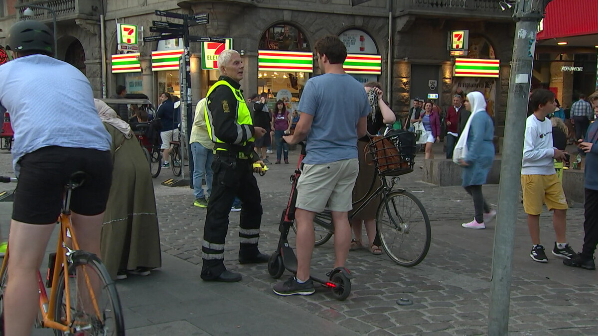 frugtbart pengeoverførsel bilag Københavns Politi har fået nok af fulderikker på el-løbehjul: Folk tror,  det er legetøj | Indland | DR