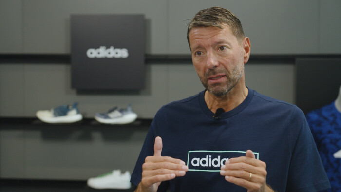 Dansk Adidas-boss til den næste kansler: Nu Tyskland tage sig sammen for ikke at sakke | i Tyskland | DR