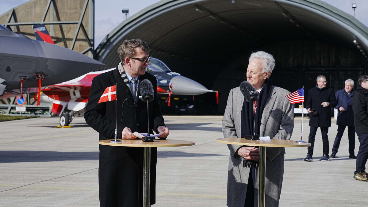 hvis du kan Helligdom ansøge Troels Lund med følge 'sparkede dæk' på nye super-kampfly: Spørgsmålet er,  om vi har bestilt nok af dem | Indland | DR