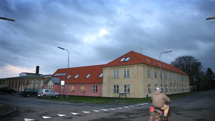 Møbelfabrikken får stolen sat for døren | Bornholm | DR