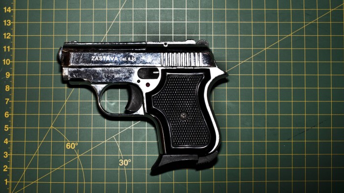 Fra startpistol til skarpladt våben: I Sverige er omdannede pistoler et ...
