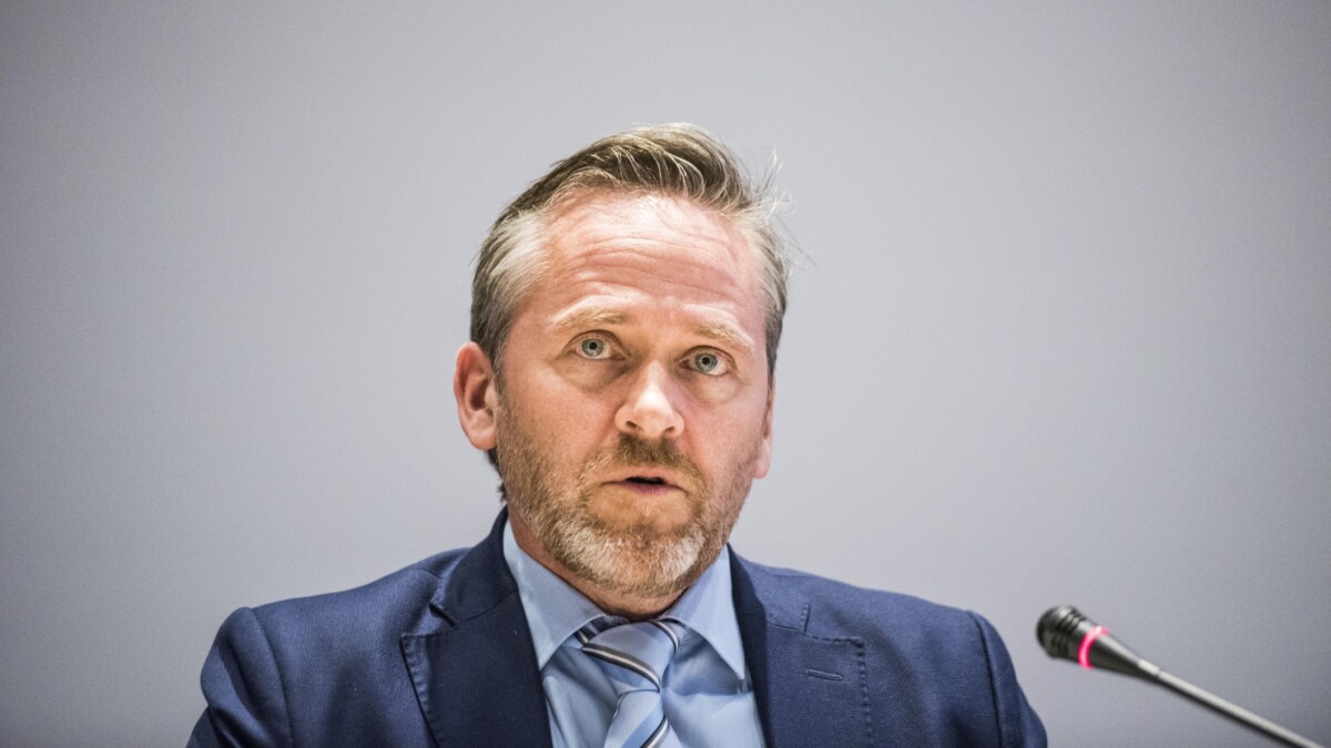 Anders Samuelsen Bakker Op Om Angrebet På Assad | Udland | DR