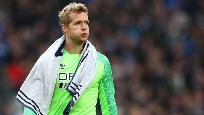 Jonas Lössl bliver i Premier League Skifter til traditionsklubben