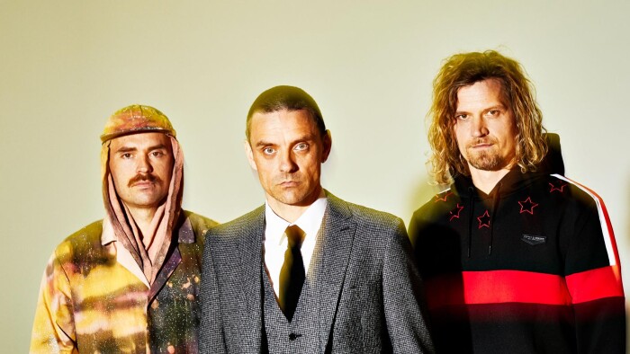 Simon Kvamm i opråb med sit nye band: 'Folk skal bare holde deres kæft ...