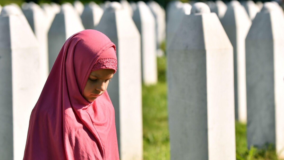 Verdensledere mindes de dræbte i Srebrenica: 'Svigtet vil Verdensledere mindes de dræbte i Srebrenica: 'Svigtet vil