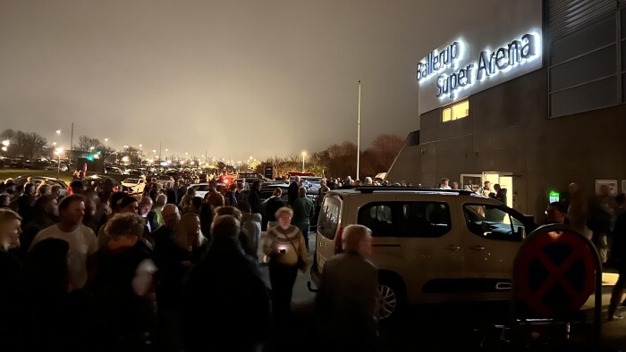 Ballerup Super Arena evakueret - cykelfans er på vej ind i bygningen igen