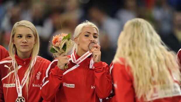 Video Vm Holdet Får Medaljerne Kvindelandsholdet Dr 