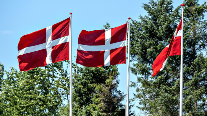 Dannebrog Må Ikke Røre Jorden – Og Andre Regler For Danmarks Flag ...