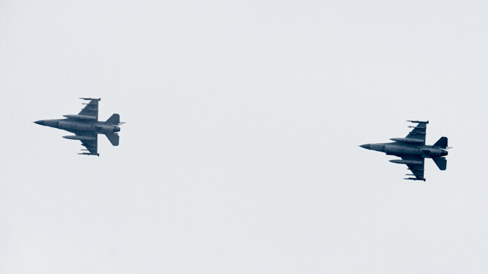F 16 Fly Bryder Lydmuren