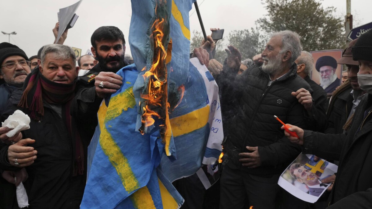 Flere Lande Protesterer Over ødelæggelsen Af Koraner | Udland | DR