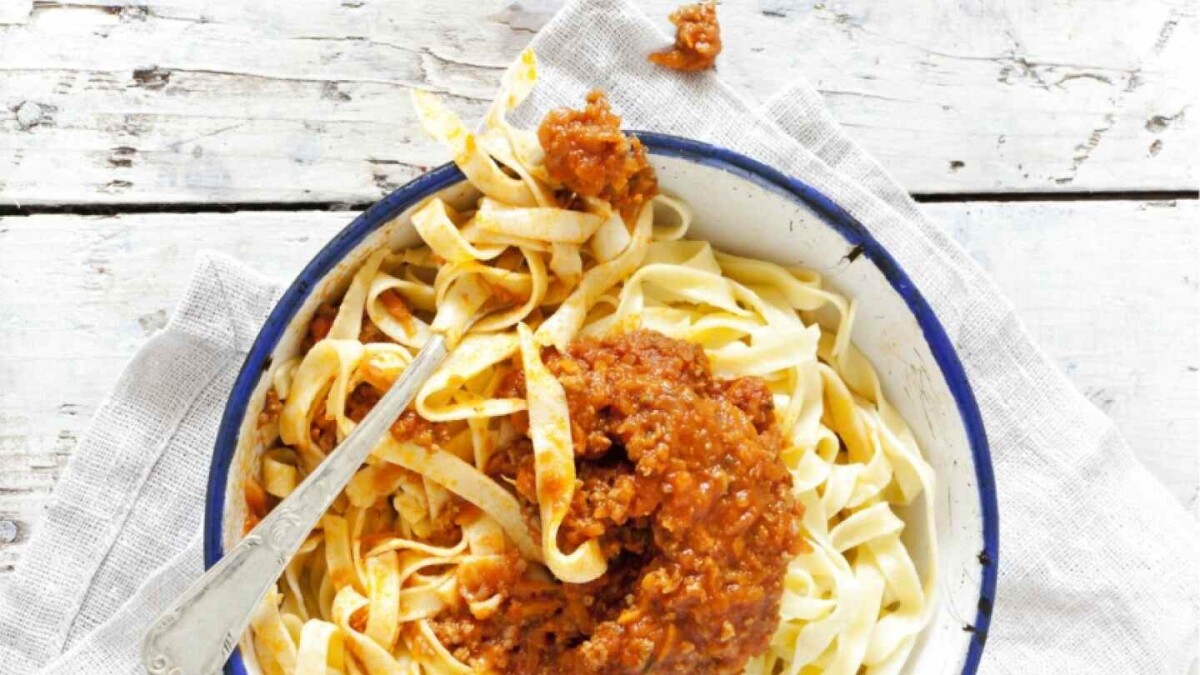 Vildtragout med pappardelle opskrift Jamie Oliver Opskrift DR