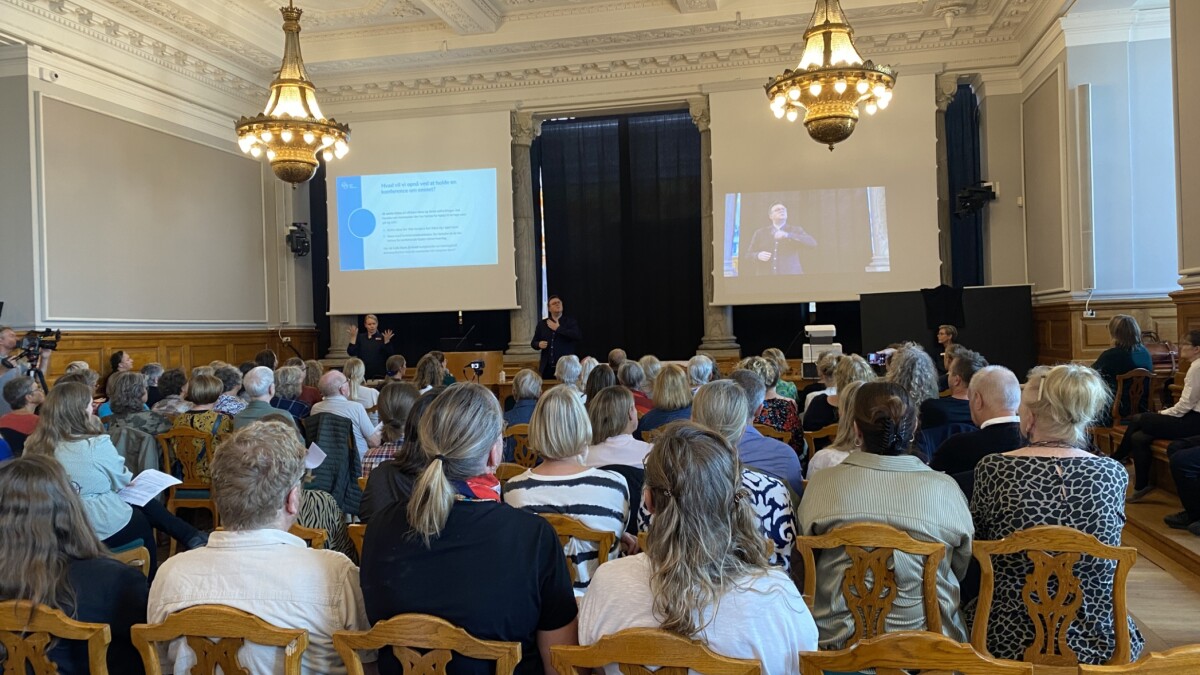 Konference På Christiansborg Sætter Fokus På Døves Ret Til Tegnsprog I ...